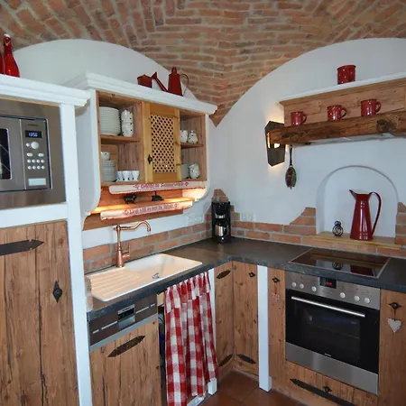 Vakantiehuis Alluring In With Whirlpool