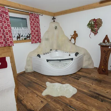 Alluring In With Whirlpool Holiday home Ubersee