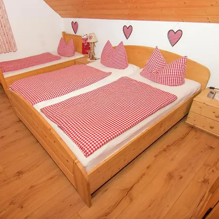 Holiday home Alluring In With Whirlpool Ubersee