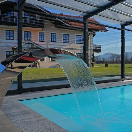Holiday home Alluring In With Whirlpool Ubersee