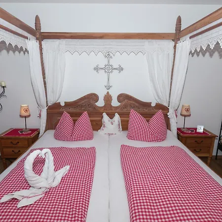 Holiday home Alluring In With Whirlpool Ubersee