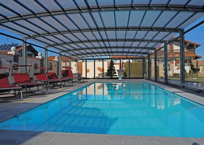 Hébergement de vacances Alluring In With Whirlpool