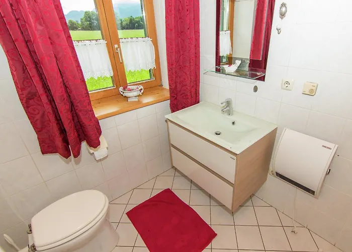 Hébergement de vacances Alluring In With Whirlpool Übersee